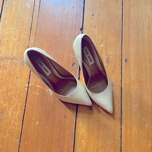 Steve Madden Beige Proto Pumps